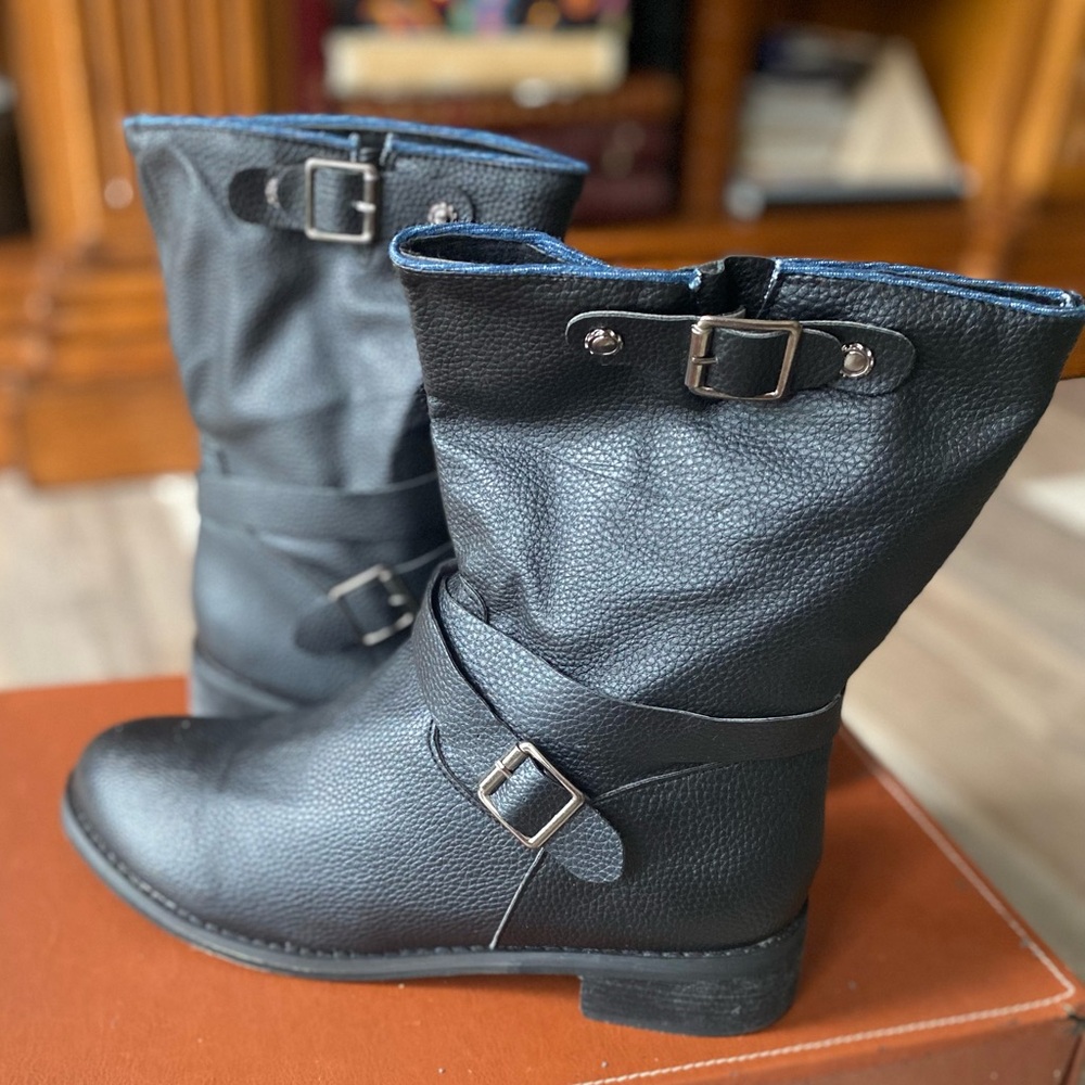 BLACK WINTER FAUX LEATHER PULL ON BOOTS